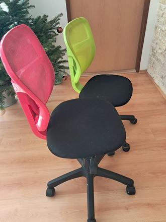 Detské stoličky, spolu 15 eur, 