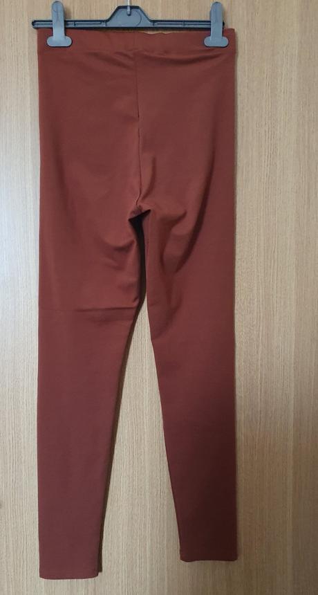 Hnede skoricove leskle leginy, stradivarius,m