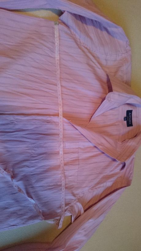 Ružová košeľa, 41