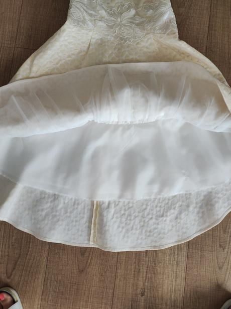 Spoločenské šaty, 36