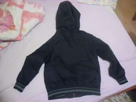 Čierna prechodná bunda, 134