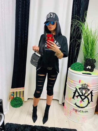 Čierne trhané rifle, s