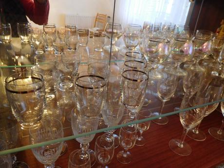 Sklenené poháre poháriky na nožičke,,