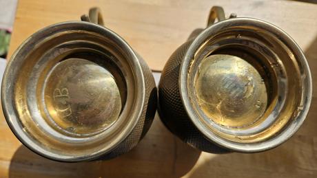 Pár zdobených mosadzných džbánov / pohárov, orient, 