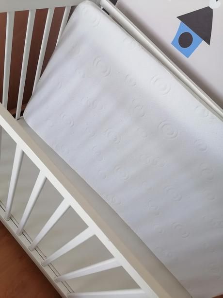 Biela postielka s úložným priestorom + matrac, šírka (cm): 60,dĺžka (cm): 120