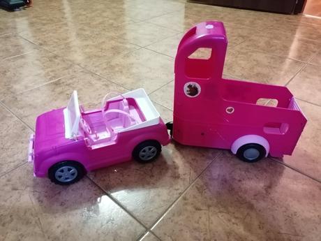 Barbie auto s prívesom, barbinou a koníkom,