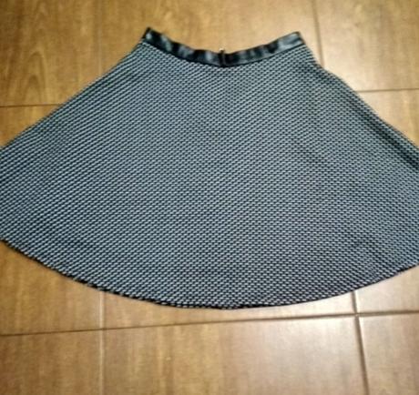 Bodkovaná kruhová sukňa, new yorker,m