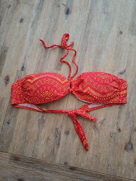 Červenožlté plavky, gate,l