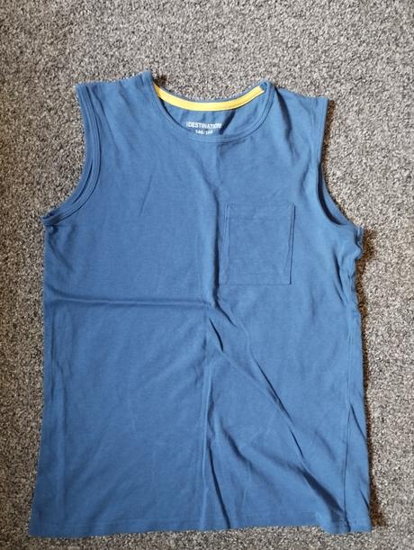 Jednoduché jednofarebné tielko, 146