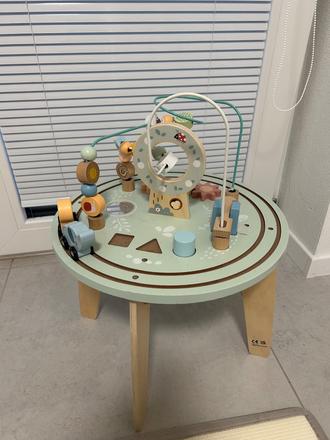 Tooky toy aktivity stolík s vláčikovou dráhou past, 