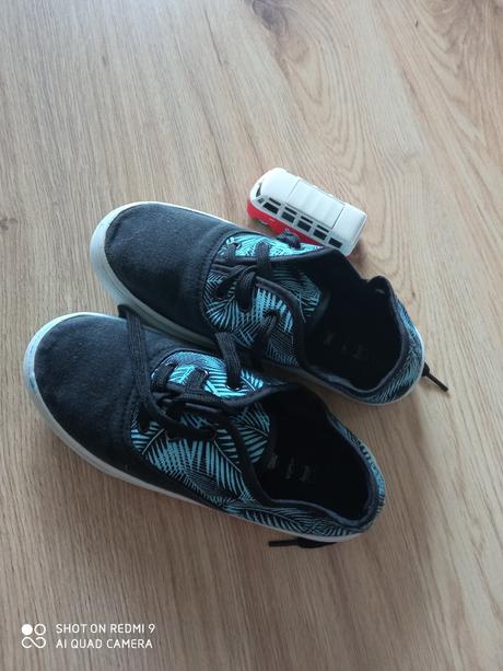 Šnurovacie plátenky, 32