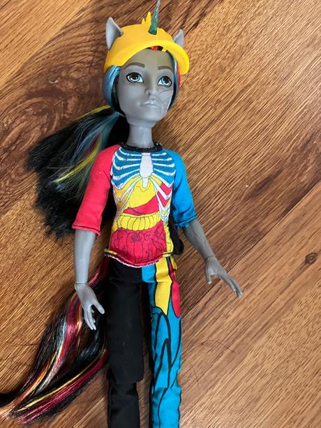 Neightan rott monster high, 