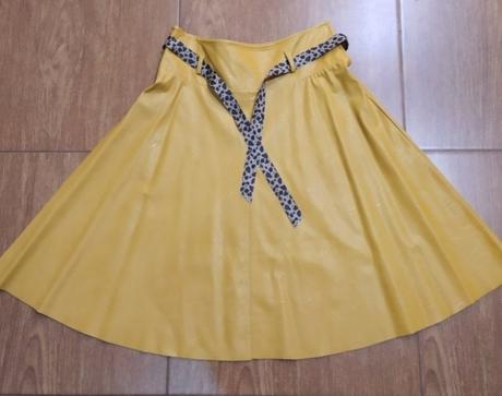 Koženkova sukňa, m