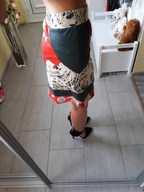 Farebná sukňa, smash!,m