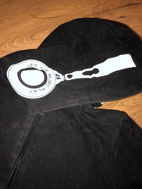 Mikina so slúchadlami na kapucni, 152