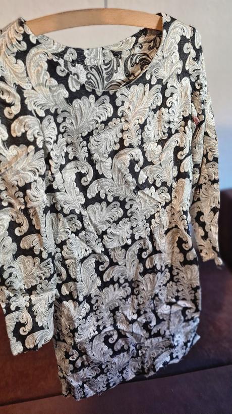 Šaty vhodné na ples, 36