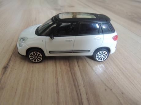 Zberateľský model auta fiat 500 bburago, 
