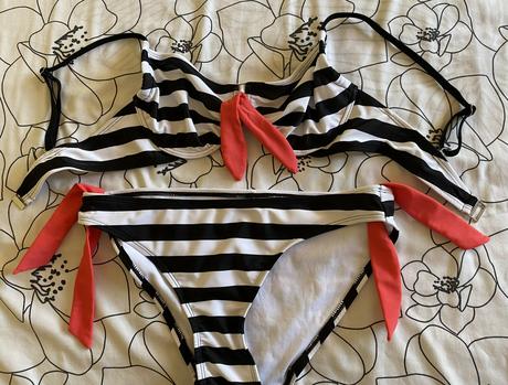 Dvojdielne pásikové plavky v. s, s