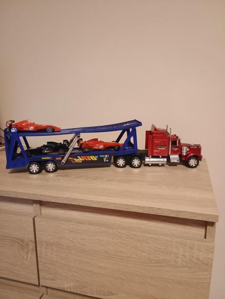 Kamión s prīvesom a autami, 