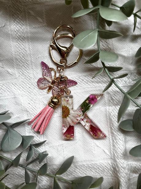 Ručne vyrobené živicové kľúčenky, 