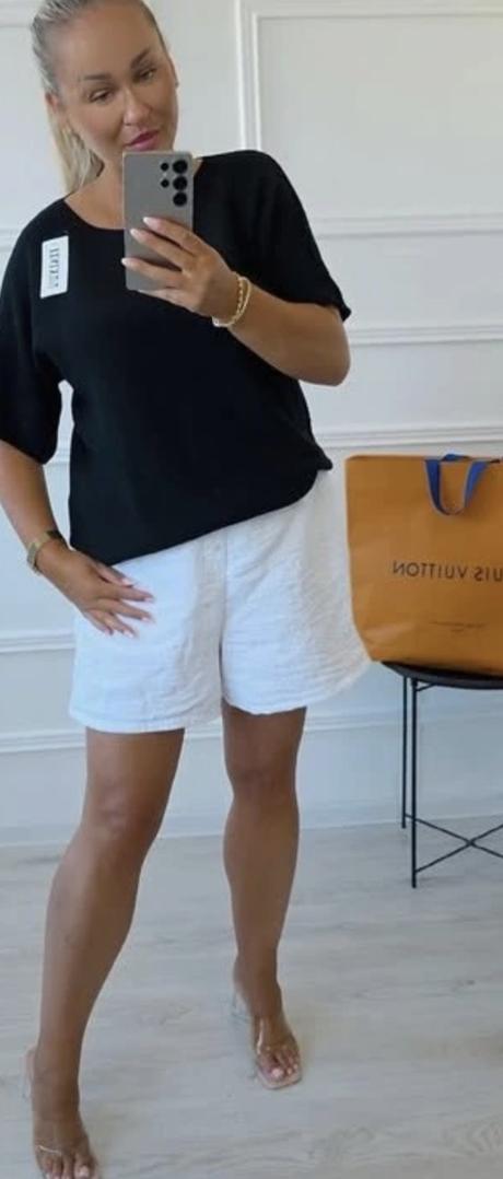 Jemný svetrík v čiernej farbe, 