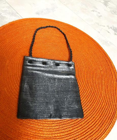 Malá saténová kabelka, 