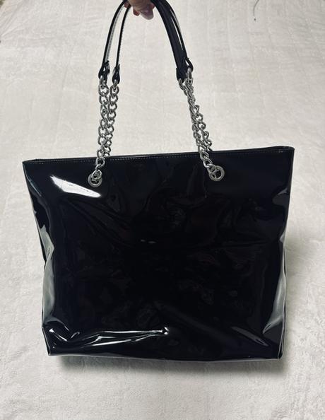 Veľká lakovaná mäkká kabelka zn. versace jeans, versace