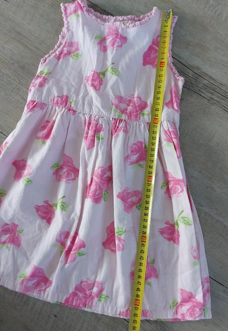 Šaty s rúžičkami, 92