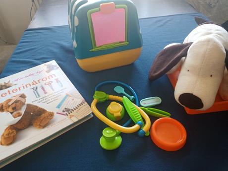 Veterinárna ambulancia. kniha, psík, box, 