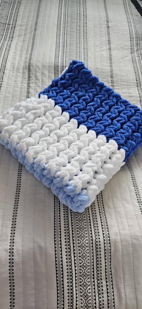 Predám handmade hačkované čiapky, deky, oblečenie, <50