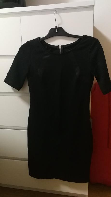 Cierne saty, reserved,s