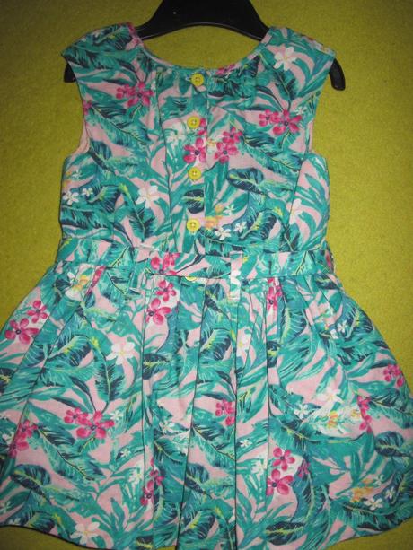 Kvetinove so spodnickou a opaskom, marks & spencer,86