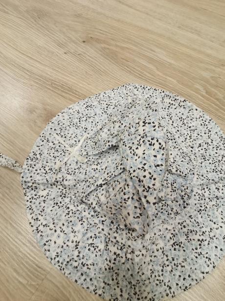 Dievčenský klobúčik, 74