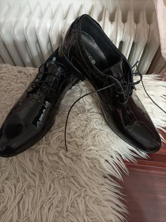 Kožené lakované topánky už aj s poštou, 44