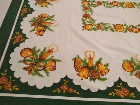 Vianočný obrus retro 109x 134- 20 eur,