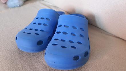 Predám šlapky modré pánske krosky., 38