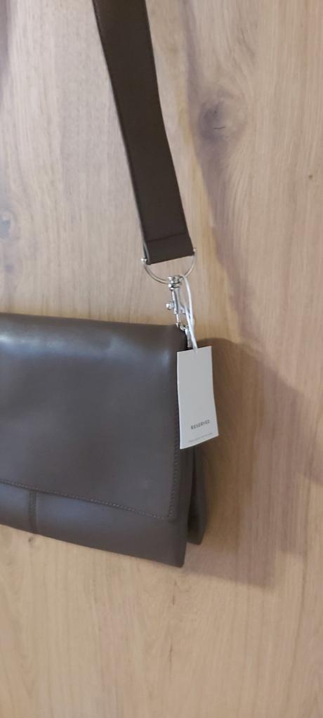 Kabelka reserved, reserved