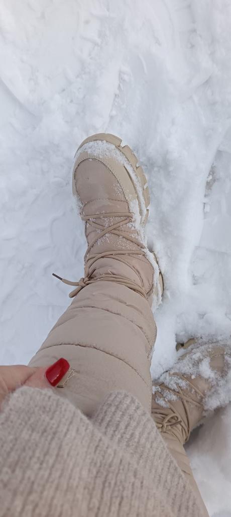 Perfektné krémové čižmy, 40