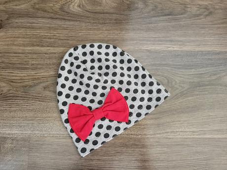 Čiapka s mašľou, 98