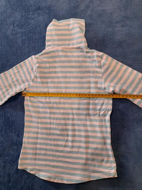 Tyrkysovobiely roláčik, 104