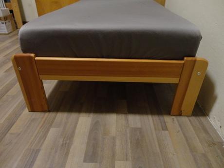 Posteľ + madrac - drevená, jednolôžková, šírka (cm): 90,dĺžka (cm): 200