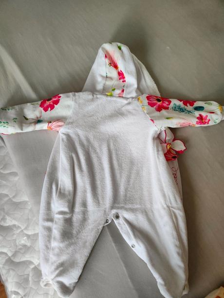 Kvetinový overal pre dojčiace, 68