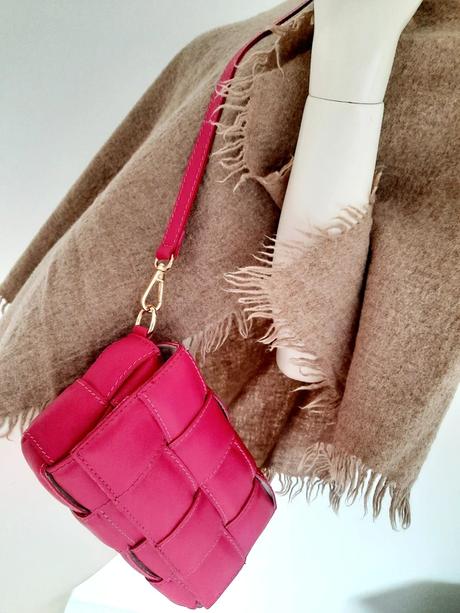 Koža fuksia kabelka, 
