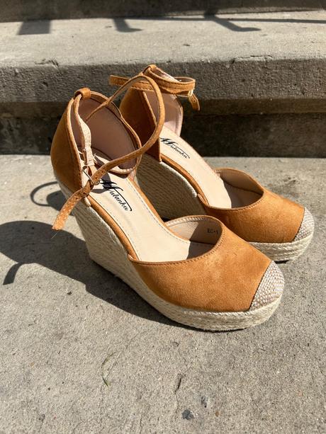 Sandále na klinovom opätku, 38