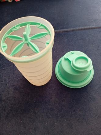 Tupperware šejker malý,