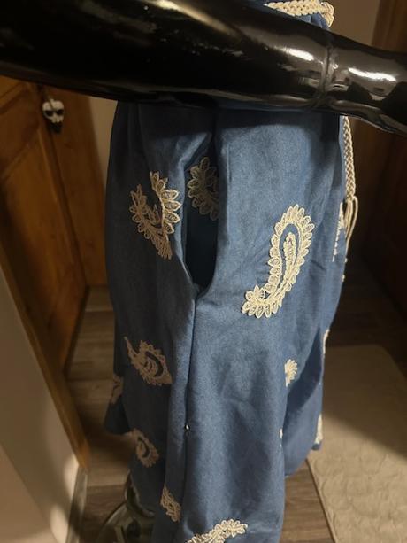 Letné šaty so vzorom a opaskom, l / m