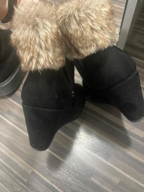 Pekne čižmy s kozusinkou, 38