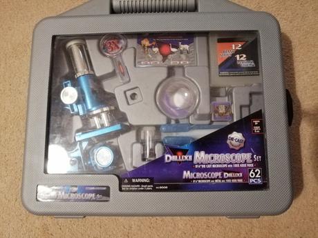 Mikroskop s príslušenstvom v kufríku, 