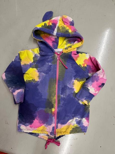 Mikina s kapucňou, 92