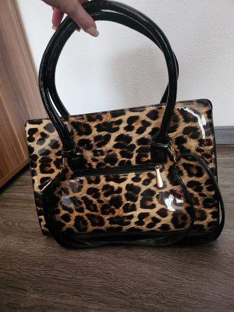 Zadarmo - lakovana leo kabelka,